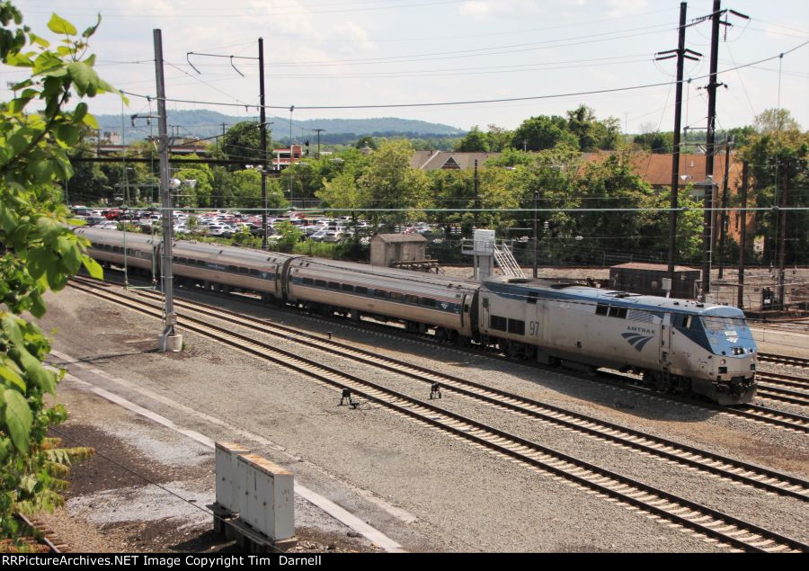 AMTK 97 arriving on train #43